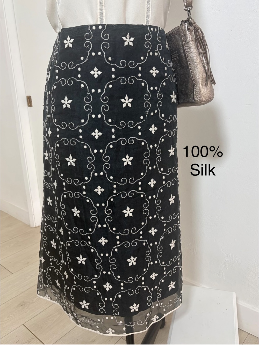 Di Vita Black & Ivory Embroidered 100% Silk Midi Skirt Size 14